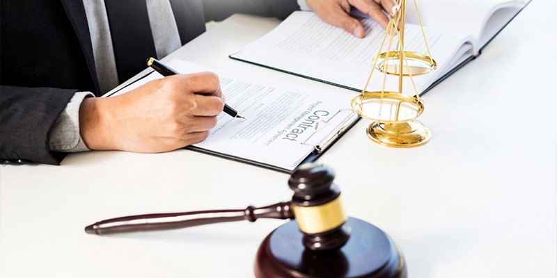 You are currently viewing How do lawyers safeguard the interest of clients in construction and engineering projects?