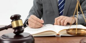 Read more about the article Civil and Maritime Legal Support Understanding Key Cases in Dubai